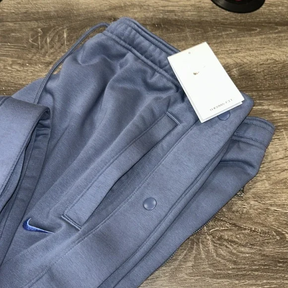 LeBron Standard Issue Therma-FIT Basketball Trousers